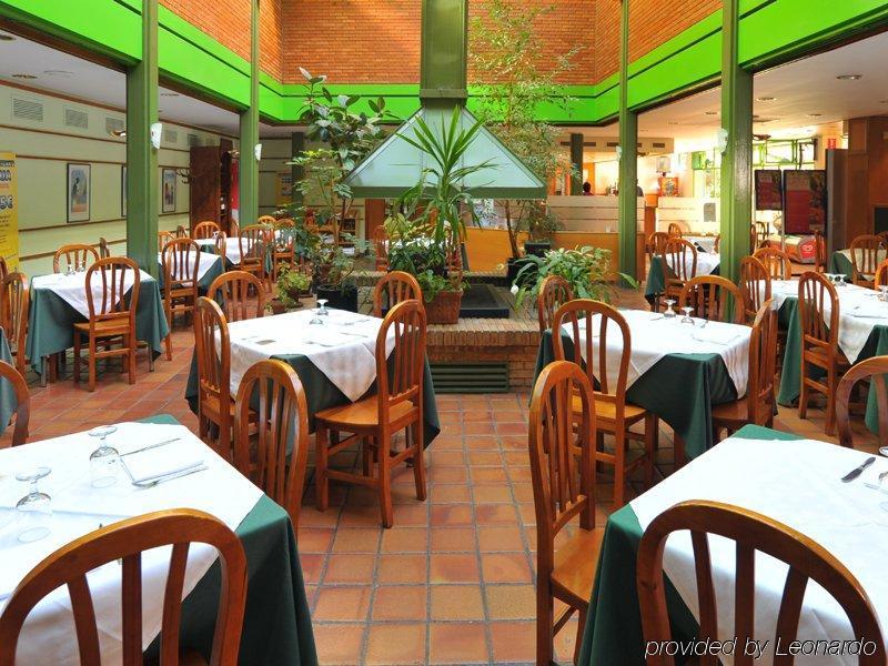 As Hoteles Altube Zuia Restoran gambar