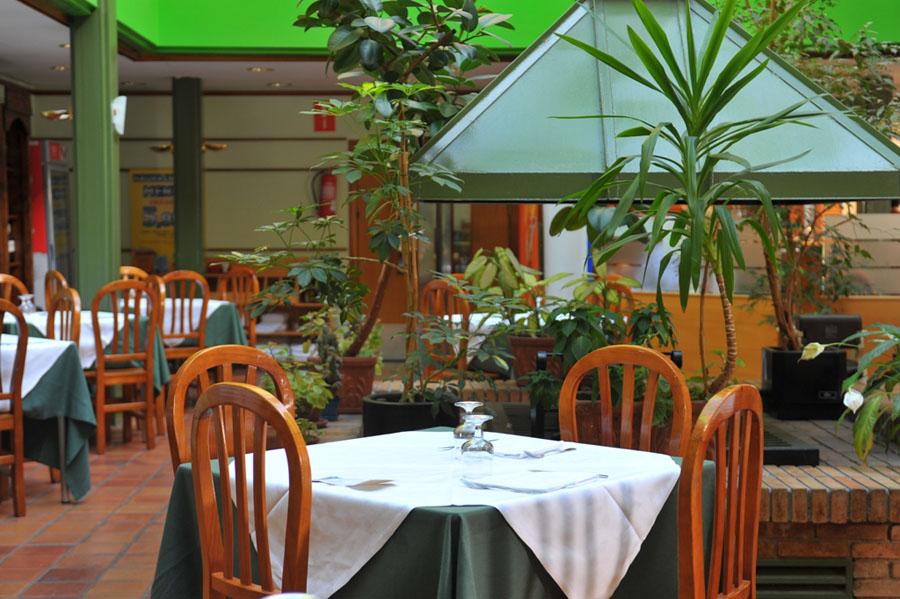 As Hoteles Altube Zuia Restoran gambar